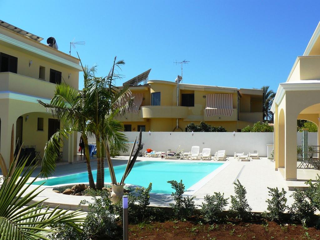 Oasi Tortuga Residence Piscina E Barbecue H24 マツァーラ・デル・ヴァッロ エクステリア 写真