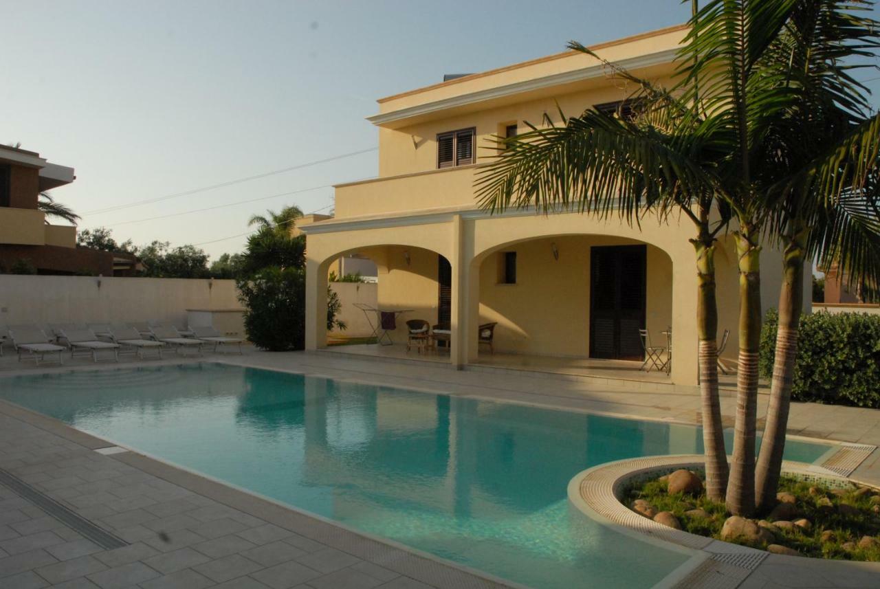 Oasi Tortuga Residence Piscina E Barbecue H24 マツァーラ・デル・ヴァッロ エクステリア 写真