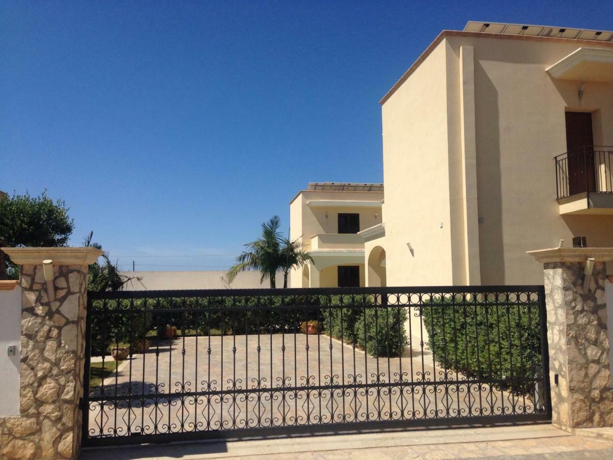 Oasi Tortuga Residence Piscina E Barbecue H24 マツァーラ・デル・ヴァッロ エクステリア 写真
