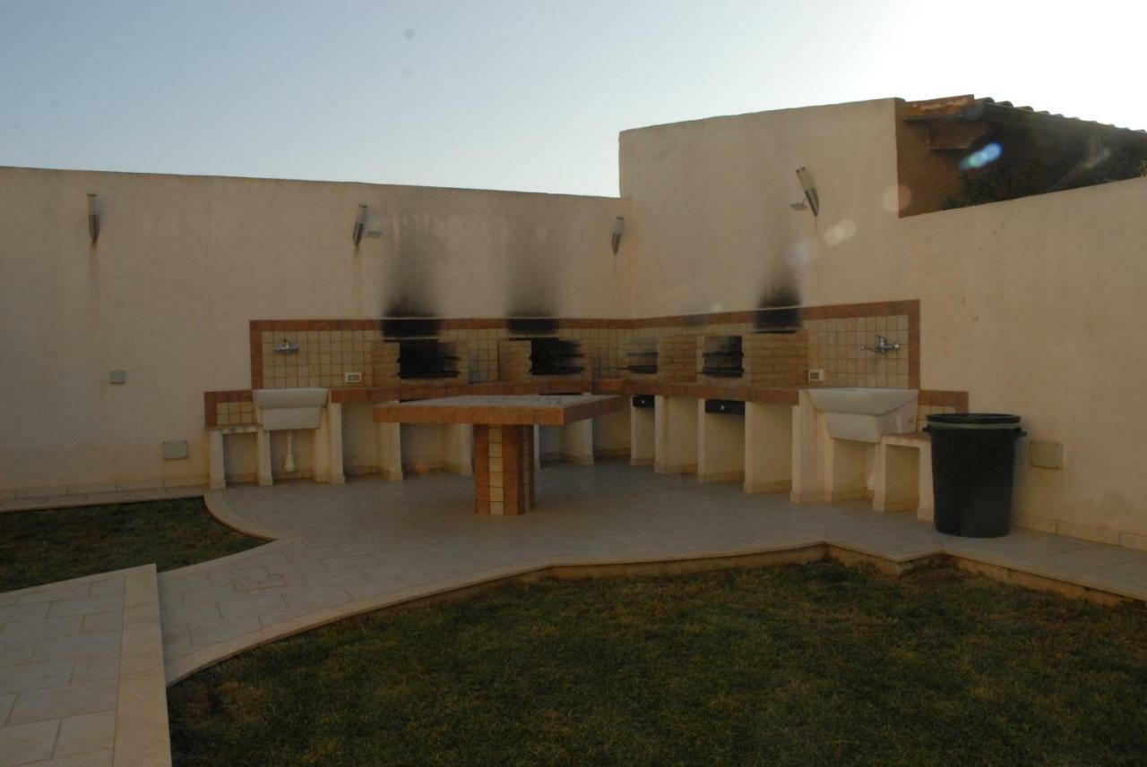 Oasi Tortuga Residence Piscina E Barbecue H24 マツァーラ・デル・ヴァッロ エクステリア 写真